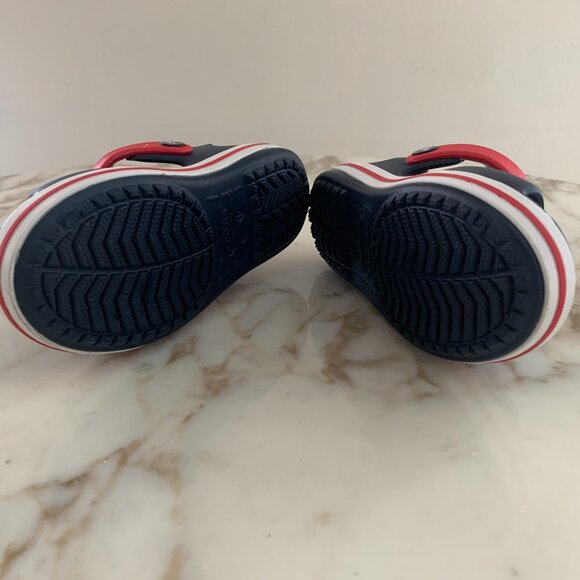 Crocs unisex-child Crocband Cruiser Sandals (Toddler/Little Kid) - Picture 7 of 8